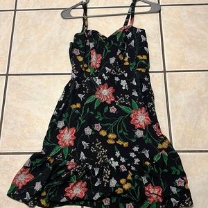 A medium old navy flowy floral dress